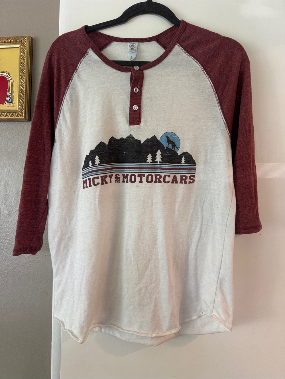 Women’s Band T-shirt Burgundy and white Henley Sz L